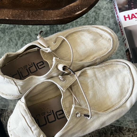 4 pairs of Wendy hey dude summer shoes - Picture 12 of 14